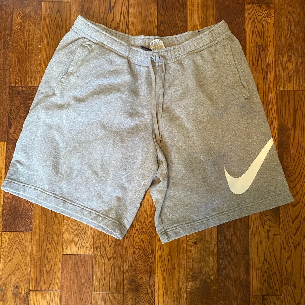 Men’s XXL grey shorts